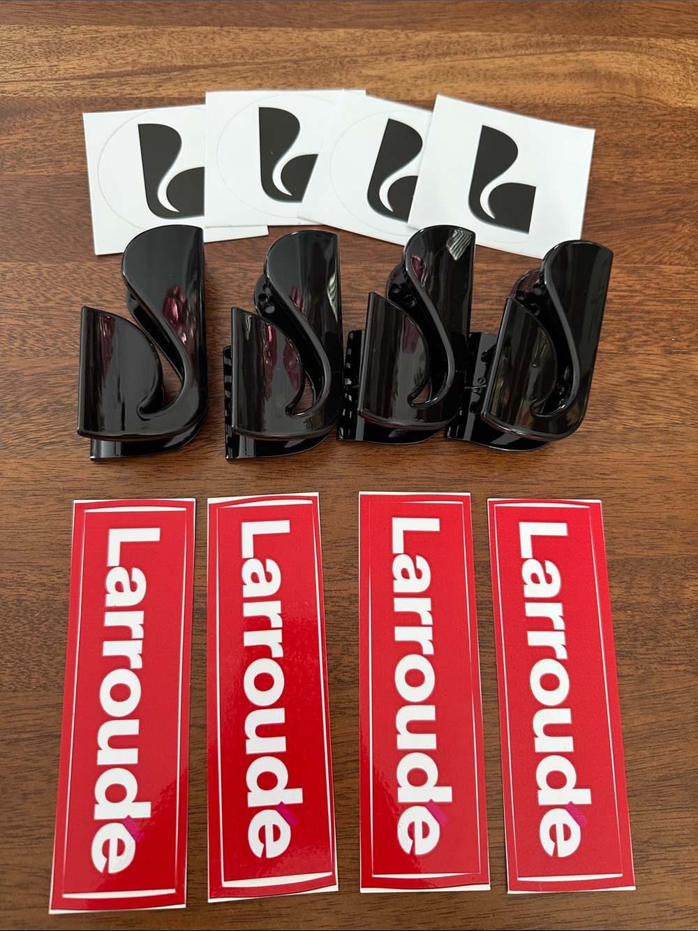 Larroude Black Gloss Hair Claw Clips with Logo Stickers - Set of 4